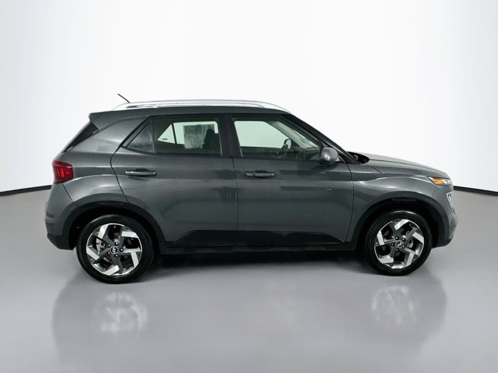 Used 2025 Hyundai Venue SEL FWD image 9