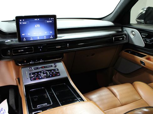 Used 2020 Lincoln Aviator Black Label Grand Touring w/ Class IV Trailer Tow Package image 21