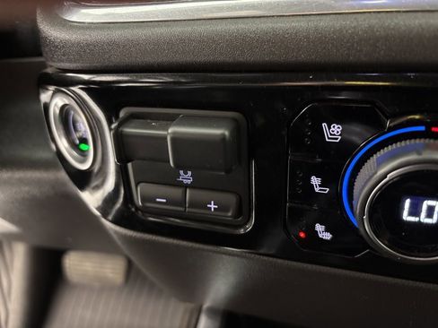 Used 2022 Chevrolet Silverado 1500 LTZ image 50