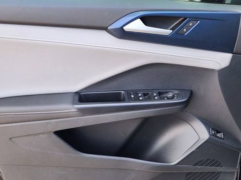 New 2024 Volkswagen Taos SE image 18