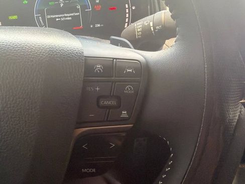 Used 2025 Toyota Camry SE FWD image 4