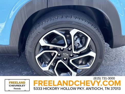 Used 2025 Chevrolet Trax RS w/ Sunroof Package FWD image 11