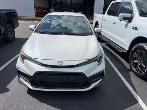 Used 2021 Toyota Corolla SE image 2
