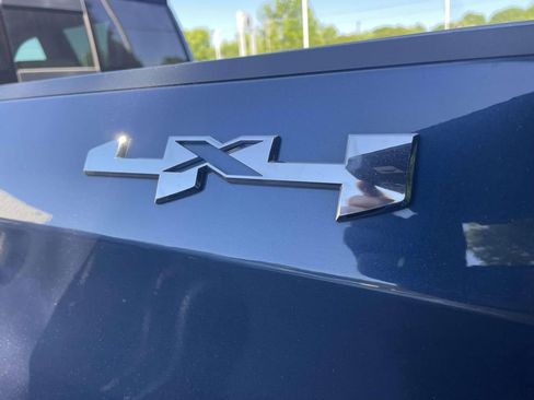 Used 2019 GMC Sierra 1500 SLT w/ SLT Premium Plus Package AWD/4WD image 9