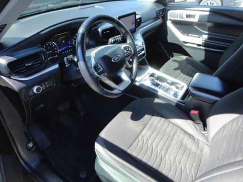 Used 2021 Ford Explorer XLT AWD/4WD image 7