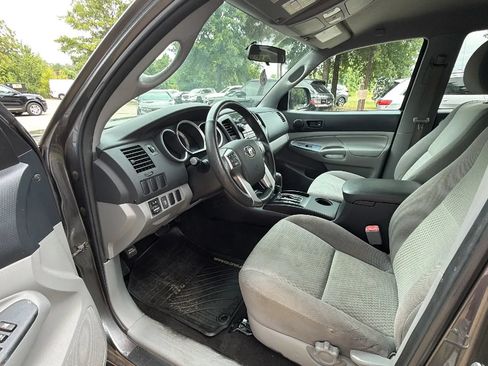 Used 2012 Toyota Tacoma PreRunner w/ Convenience Pkg RWD image 12