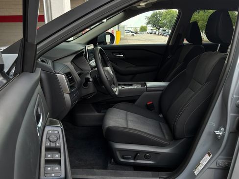 Used 2026 Nissan Rogue SV FWD image 10