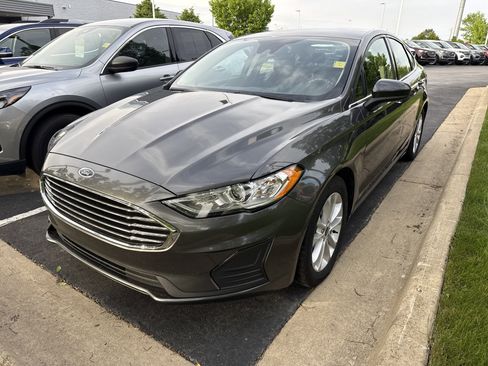 Used 2020 Ford Fusion SE FWD image 2