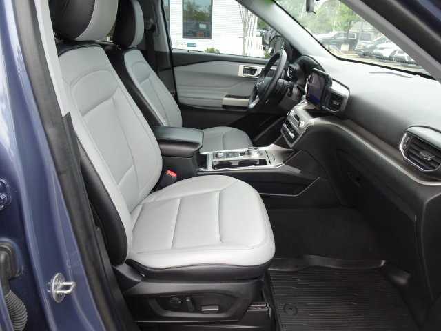 Used 2021 Ford Explorer XLT w/ Equipment Group 202A AWD/4WD image 17