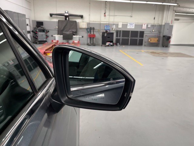 Used 2018 Volkswagen Tiguan SEL Premium AWD/4WD image 12