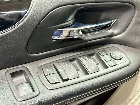 Used 2016 Dodge Grand Caravan SE image 18