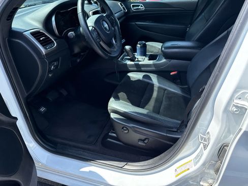 Used 2018 Jeep Grand Cherokee Altitude AWD/4WD image 7