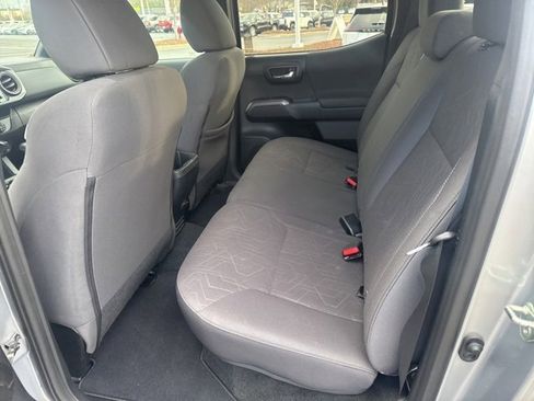 Used 2019 Toyota Tacoma TRD Sport image 12