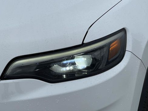 Used 2019 Jeep Cherokee Limited AWD/4WD image 5