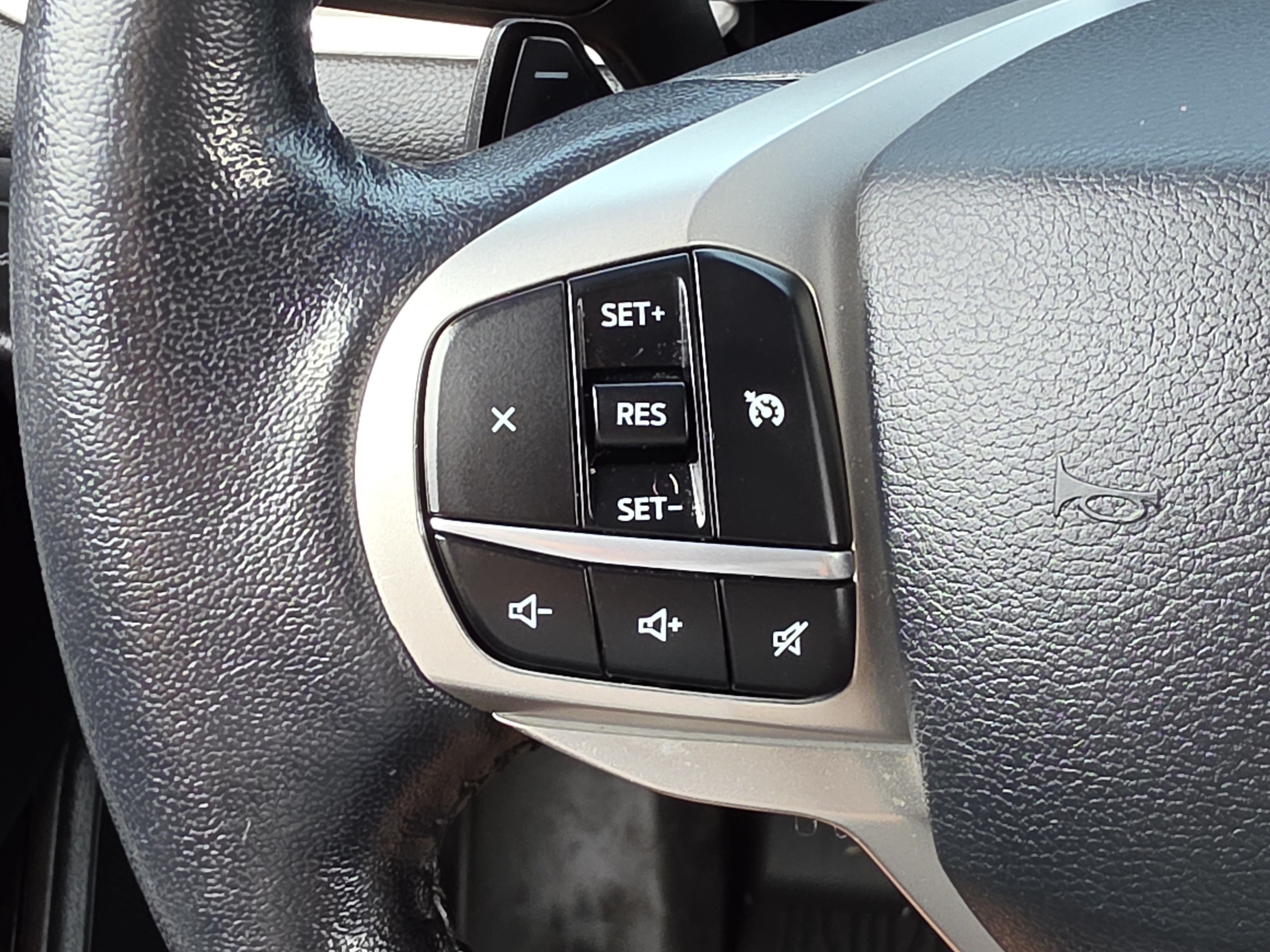 Used 2020 Ford Explorer XLT w/ Equipment Group 202A AWD/4WD image 16
