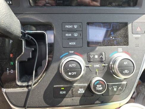 Used 2016 Toyota Sienna XLE Premium AWD/4WD image 16