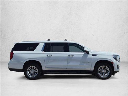 Used 2022 GMC Yukon XL SLT w/ SLT Premium Package RWD image 4