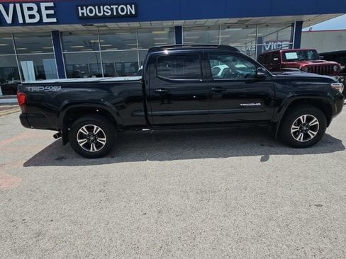 Used 2019 Toyota Tacoma TRD Sport w/ TRD Premium Sport Package AWD/4WD image 8