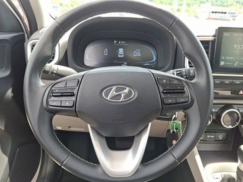 Certified 2023 Hyundai Venue SEL FWD image 19