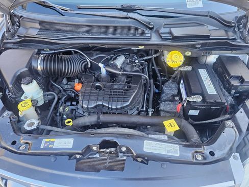 Used 2016 Chrysler Town & Country Touring image 24