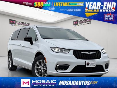 New 2026 Chrysler Pacifica Select