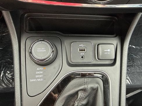 Used 2023 Jeep Cherokee Altitude Lux w/ Lux Elite Package AWD/4WD image 39