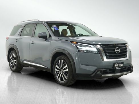 Used 2022 Nissan Pathfinder Platinum image 7