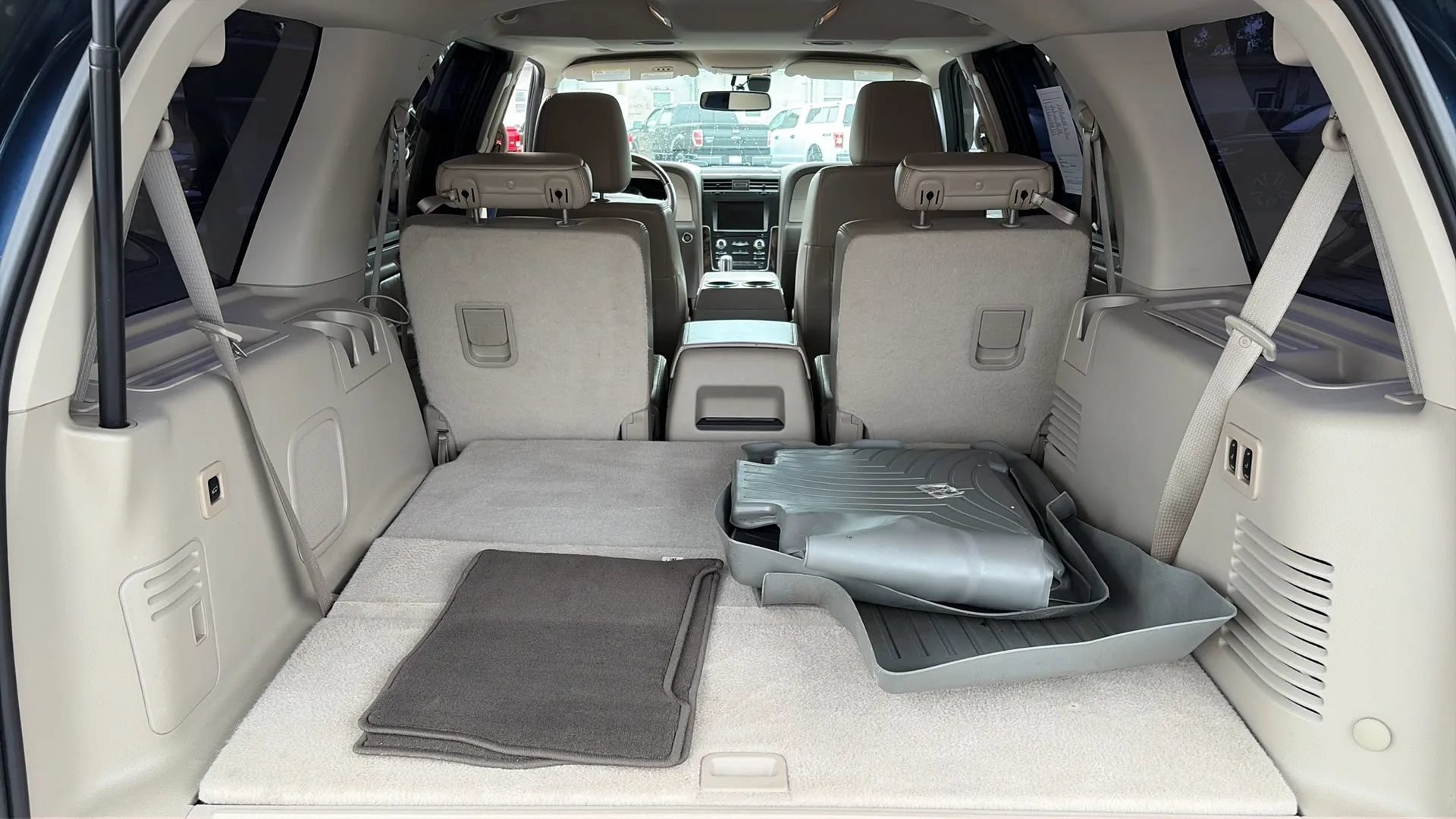 Used 2015 Lincoln Navigator 2WD image 21