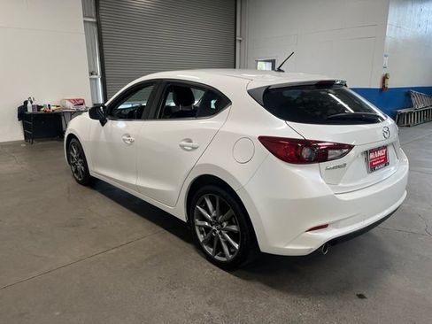 Used 2018 MAZDA MAZDA3 Touring FWD image 5