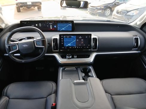 Used 2025 Ford Expedition Platinum AWD/4WD image 26
