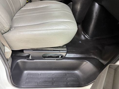 Used 2017 Chevrolet Express 2500 Extended image 36