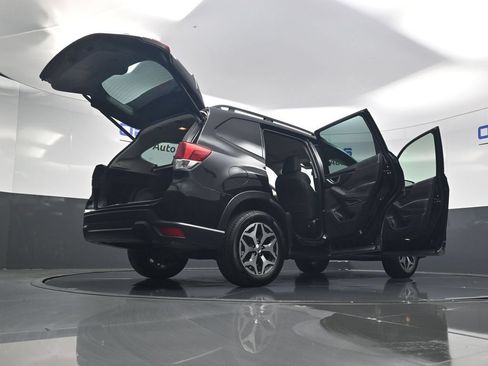 Used 2023 Subaru Forester Premium AWD/4WD image 61