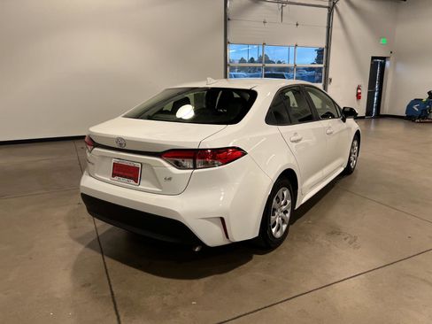 Used 2023 Toyota Corolla LE image 3