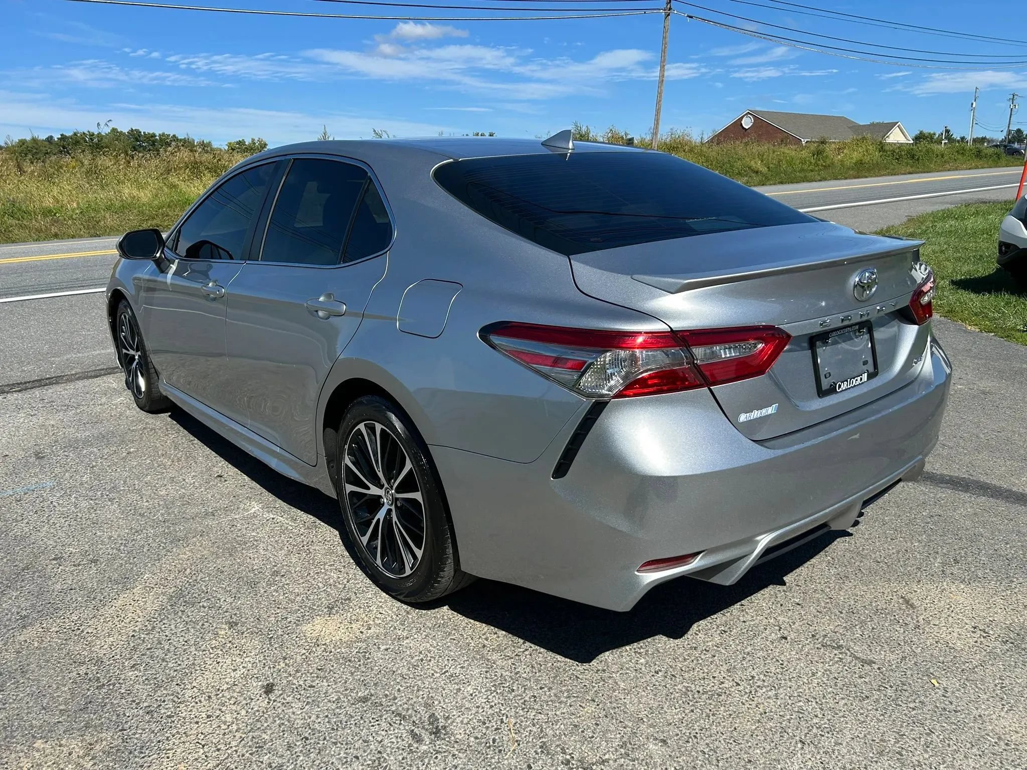 Used 2019 Toyota Camry SE FWD image 8