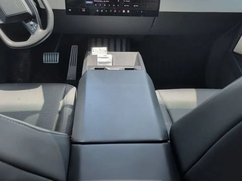 Used 2024 Tesla Cybertruck AWD Crew Cab image 25