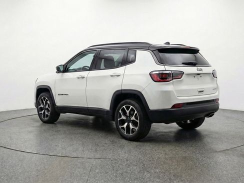 Used 2025 Jeep Compass Limited image 6