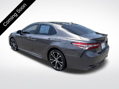Used 2020 Toyota Camry SE FWD image 5