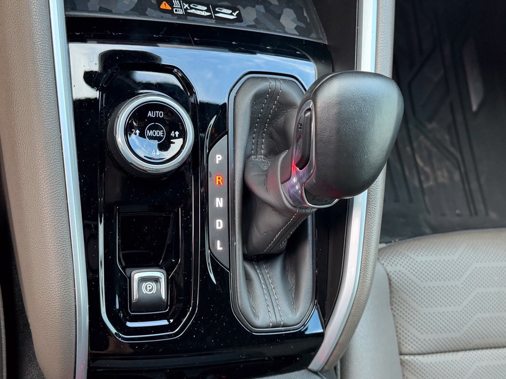 Used 2023 Chevrolet Colorado ZR2 w/ ZR2 Convenience Package III AWD/4WD image 41