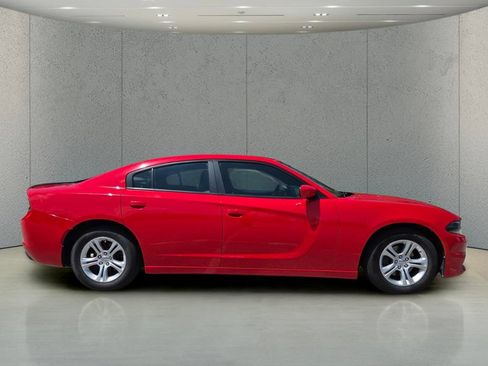 Used 2020 Dodge Charger SXT w/ Leather Interior Group RWD image 3