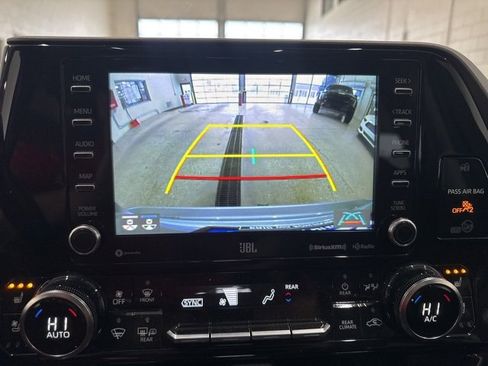 Used 2020 Toyota Highlander Limited image 44