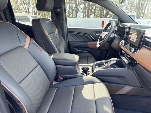 Used 2024 GMC Canyon AT4 w/ AT4 Premium Package image 27