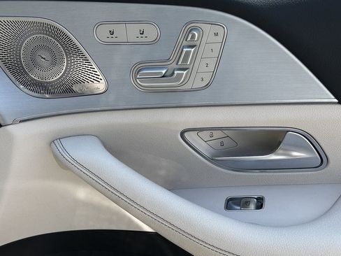 Used 2025 Mercedes-Benz GLS 450 4MATIC image 17
