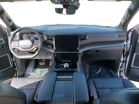 Used 2023 Jeep Wagoneer L Series II image 9