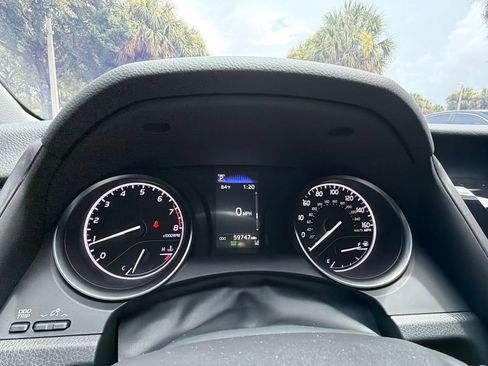Used 2023 Toyota Camry SE FWD image 7