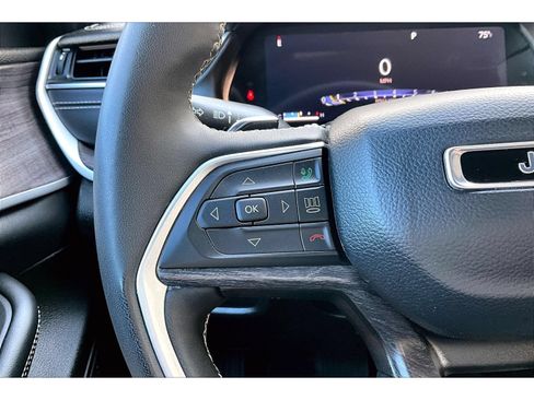 Certified 2024 Jeep Grand Cherokee Limited AWD/4WD image 11