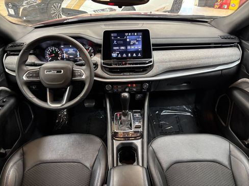 Used 2025 Jeep Compass Latitude AWD/4WD image 33