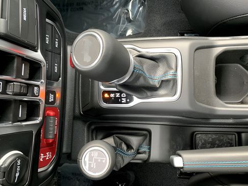 Used 2023 Jeep Wrangler Unlimited Rubicon 4xe w/ Dual Top Group AWD/4WD image 16