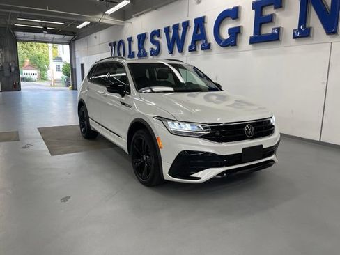 Used 2024 Volkswagen Tiguan SE R-Line AWD/4WD image 5