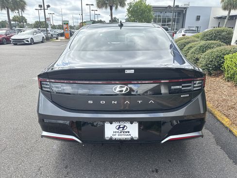 New 2025 Hyundai Sonata Limited image 3