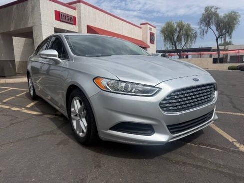 Used 2016 Ford Fusion SE FWD image 1